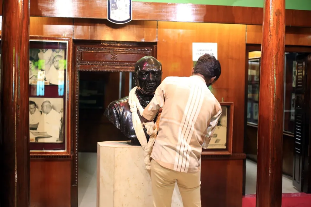  When the Kamarajar cleared the house the mind was cleansed! -Experience students in action!